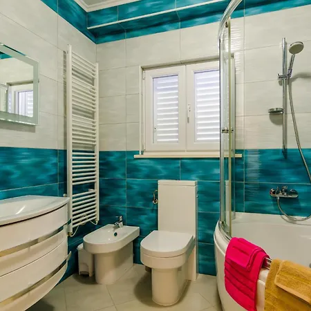 Cozy In Dubravka With Sauna