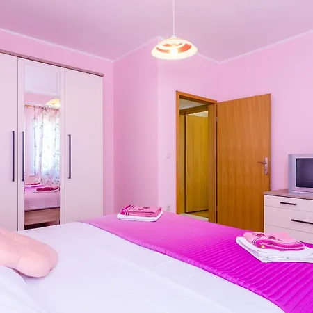 Апартаменты Gorgeous In Dubravka With Sauna *