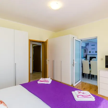 Cozy In Dubravka With Sauna Apartament