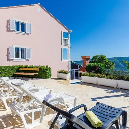 Cozy In Dubravka With Sauna