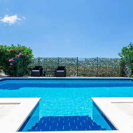 Cozy In Dubravka With Sauna