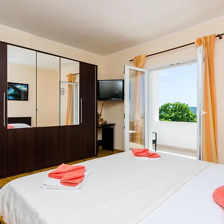 Cozy In Dubravka With Sauna