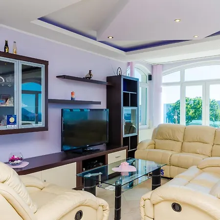 Cozy In Dubravka With Sauna