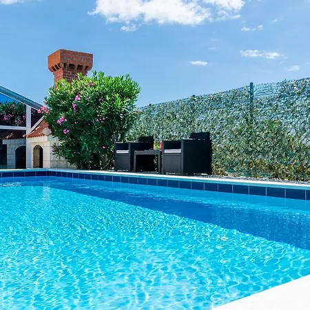 Cozy In Dubravka With Sauna Apartman