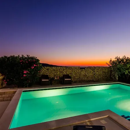 Cozy In Dubravka With Sauna Apartman